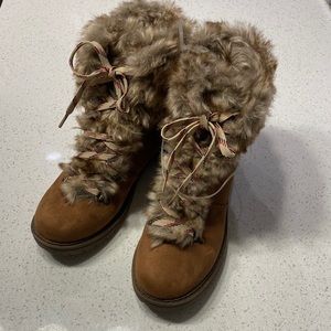 Universal Thread Size 9 Microsuede Faux Fur Boots